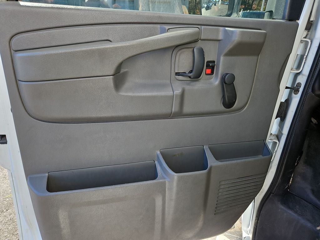 2013 Chevrolet Express 4500 Base Cutaway