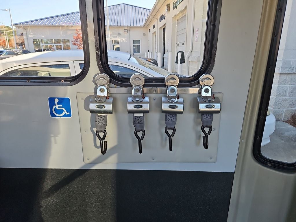 2013 Chevrolet Express 4500 Base Cutaway