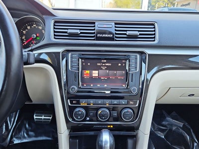 2019 Volkswagen Passat 2.0T SE R-Line