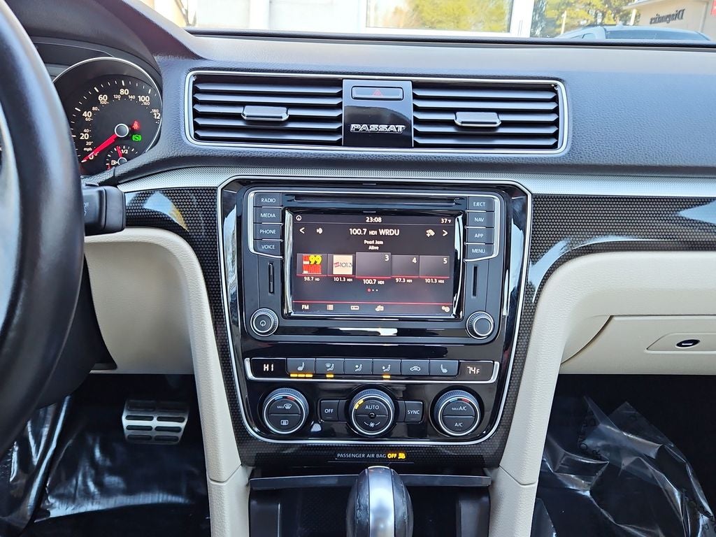 2019 Volkswagen Passat 2.0T SE R-Line