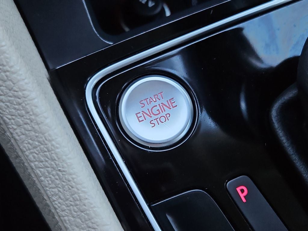 2019 Volkswagen Passat 2.0T SE R-Line