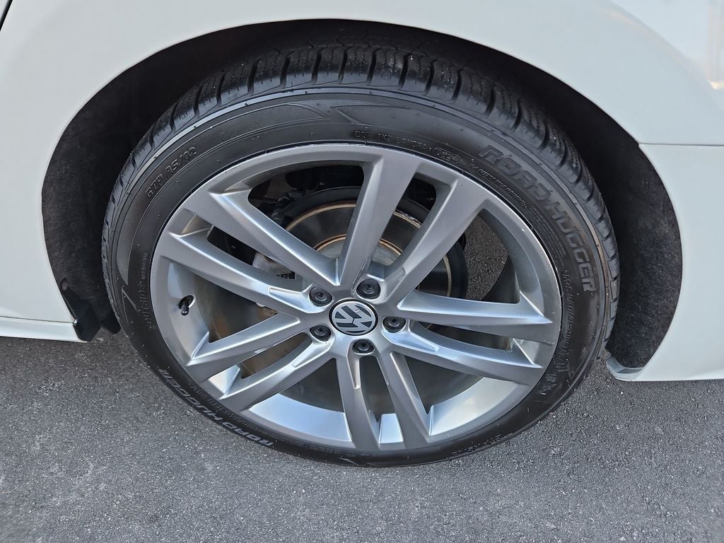 2019 Volkswagen Passat 2.0T SE R-Line