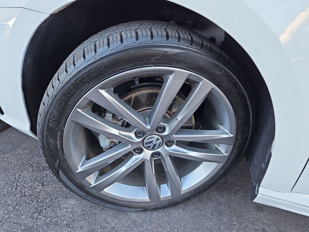 2019 Volkswagen Passat 2.0T SE R-Line