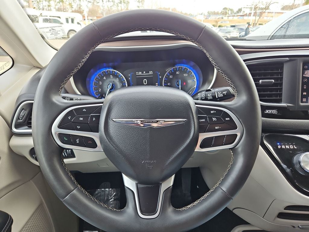 2023 Chrysler Voyager LX