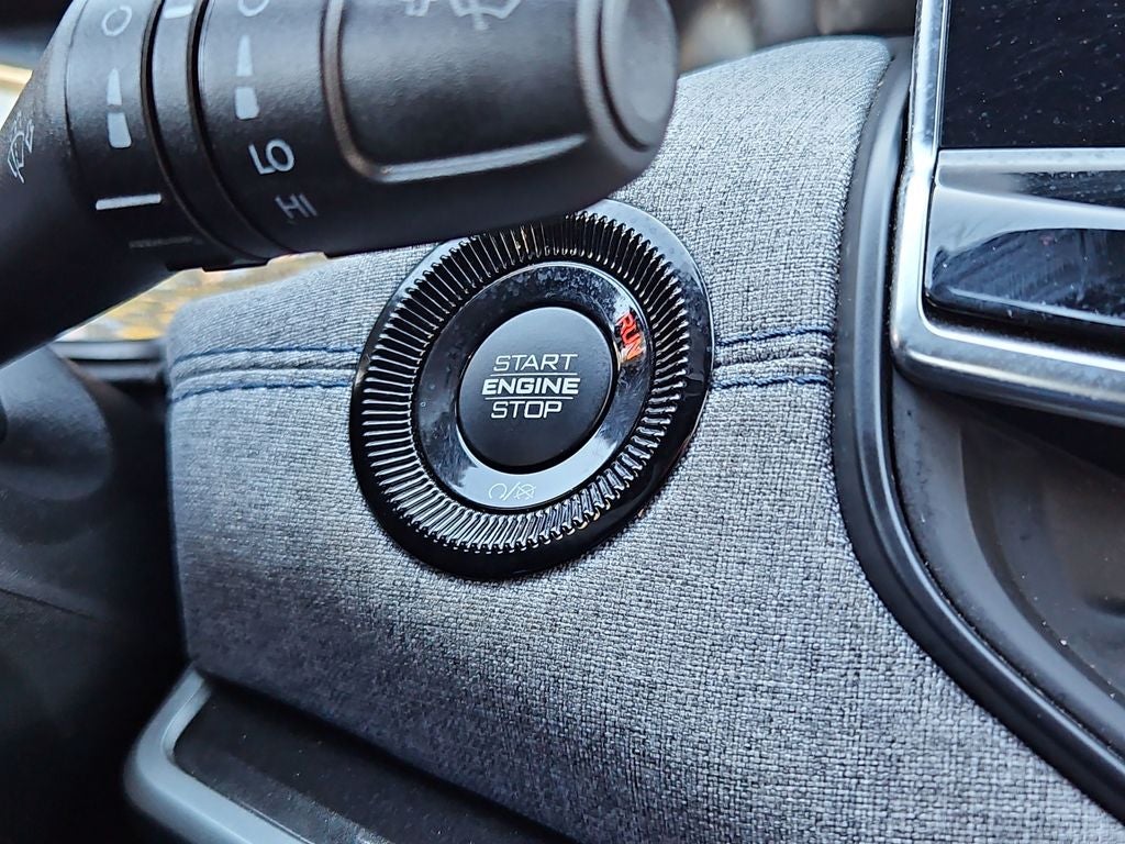 2024 Jeep Compass Latitude w/ enhanced Black Crystal Pearlcoat