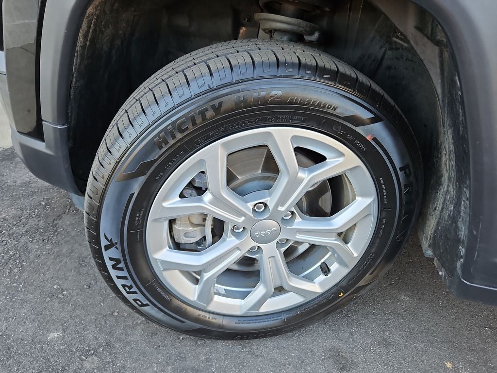 2024 Jeep Compass Latitude w/ enhanced Black Crystal Pearlcoat