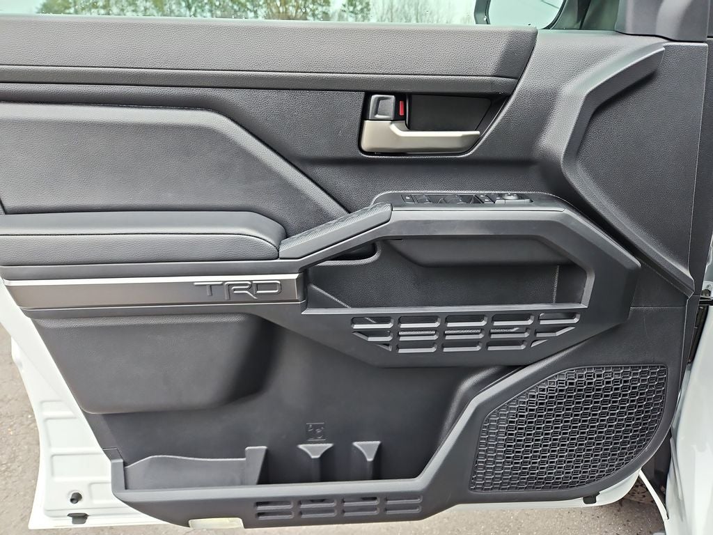 2025 Toyota Tacoma TRD Off-Road w/SUNROOF