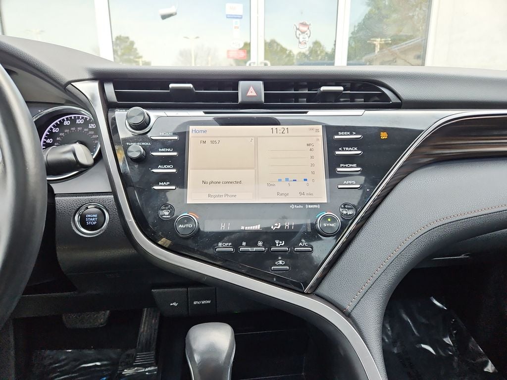 2020 Toyota Camry XLE Panoramic Sunroor