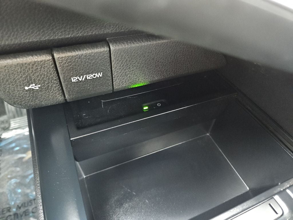 2020 Toyota Camry XLE Panoramic Sunroor