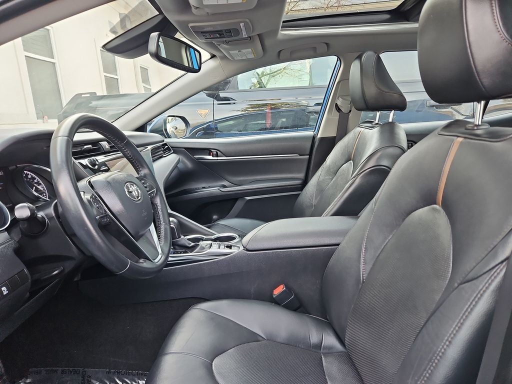 2020 Toyota Camry XLE Panoramic Sunroor