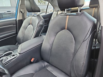 2020 Toyota Camry XLE Panoramic Sunroor