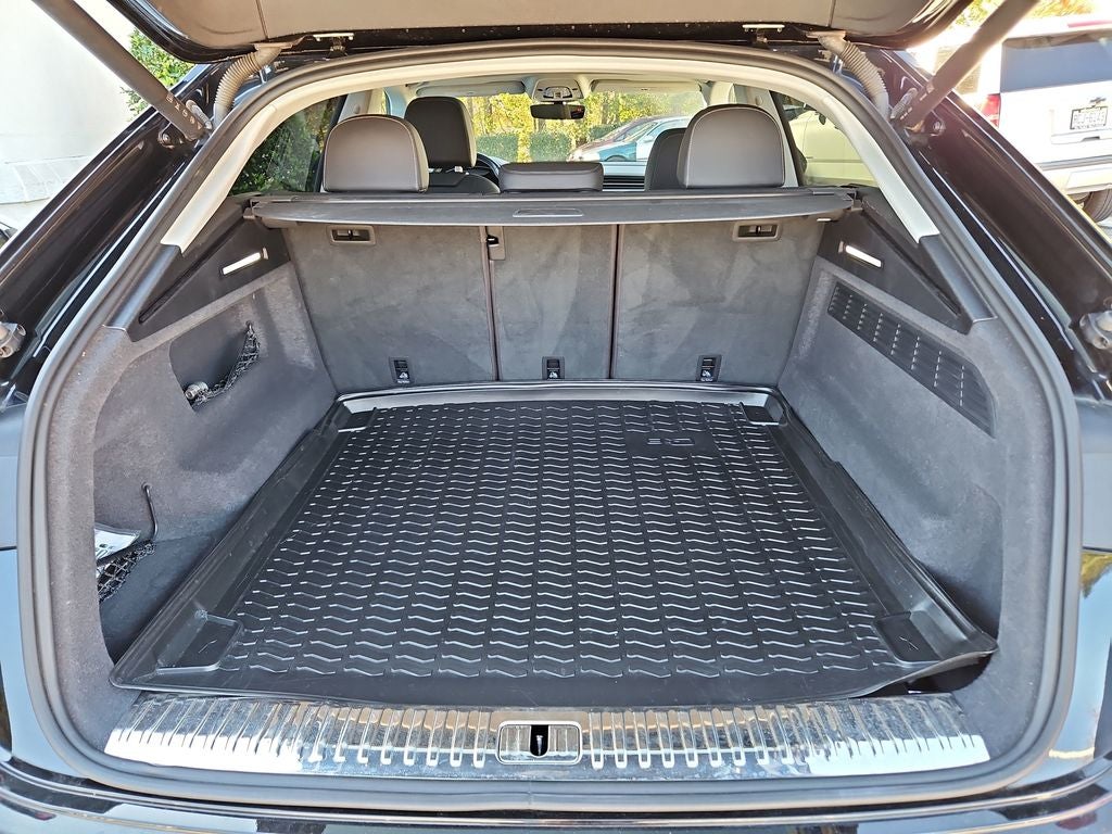 2022 Audi Q8 55 Premium quattro