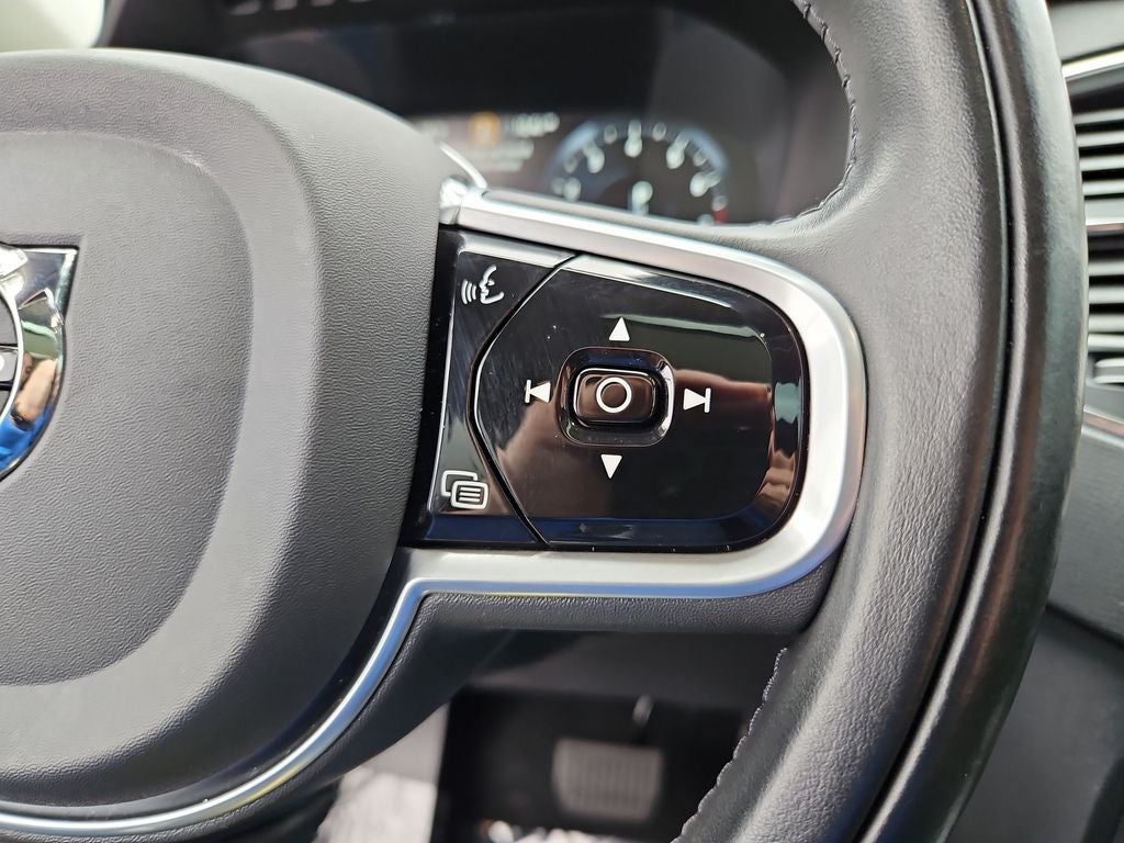 2022 Volvo XC90 T5 Momentum