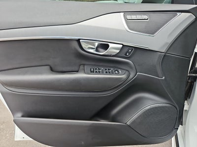 2022 Volvo XC90 T5 Momentum