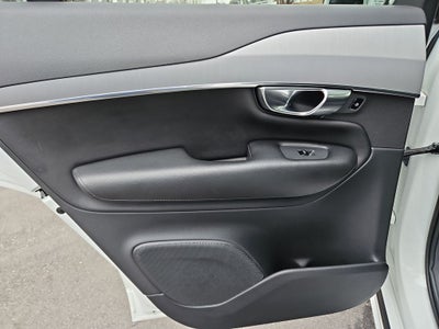 2022 Volvo XC90 T5 Momentum