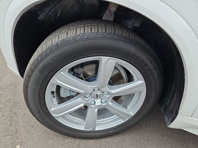 2022 Volvo XC90 T5 Momentum