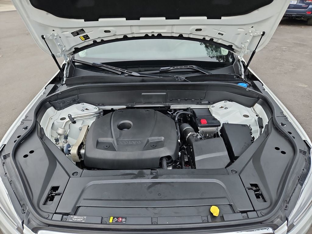 2022 Volvo XC90 T5 Momentum