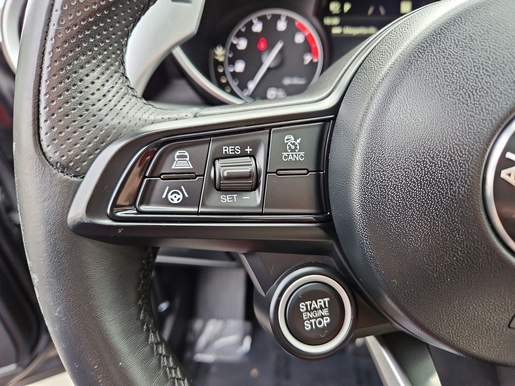 2023 Alfa Romeo Giulia Veloce w/PANO SUN ROOF 1OWNER