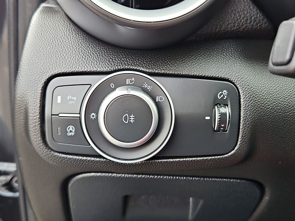 2023 Alfa Romeo Giulia Veloce w/PANO SUN ROOF 1OWNER