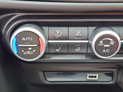 2023 Alfa Romeo Giulia Veloce w/PANO SUN ROOF 1OWNER