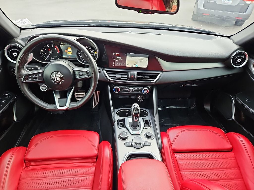 2023 Alfa Romeo Giulia Veloce w/PANO SUN ROOF 1OWNER