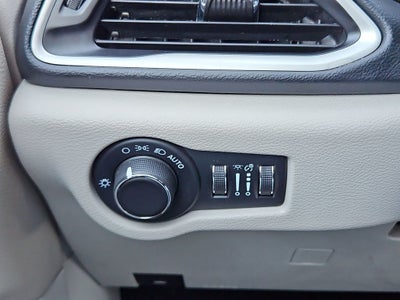 2023 Chrysler Voyager LX