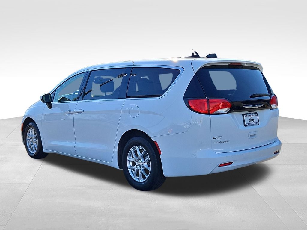 2023 Chrysler Voyager LX