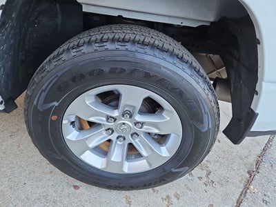 2024 RAM 1500 Laramie HEMI 5.7L 2WD Crew Cab