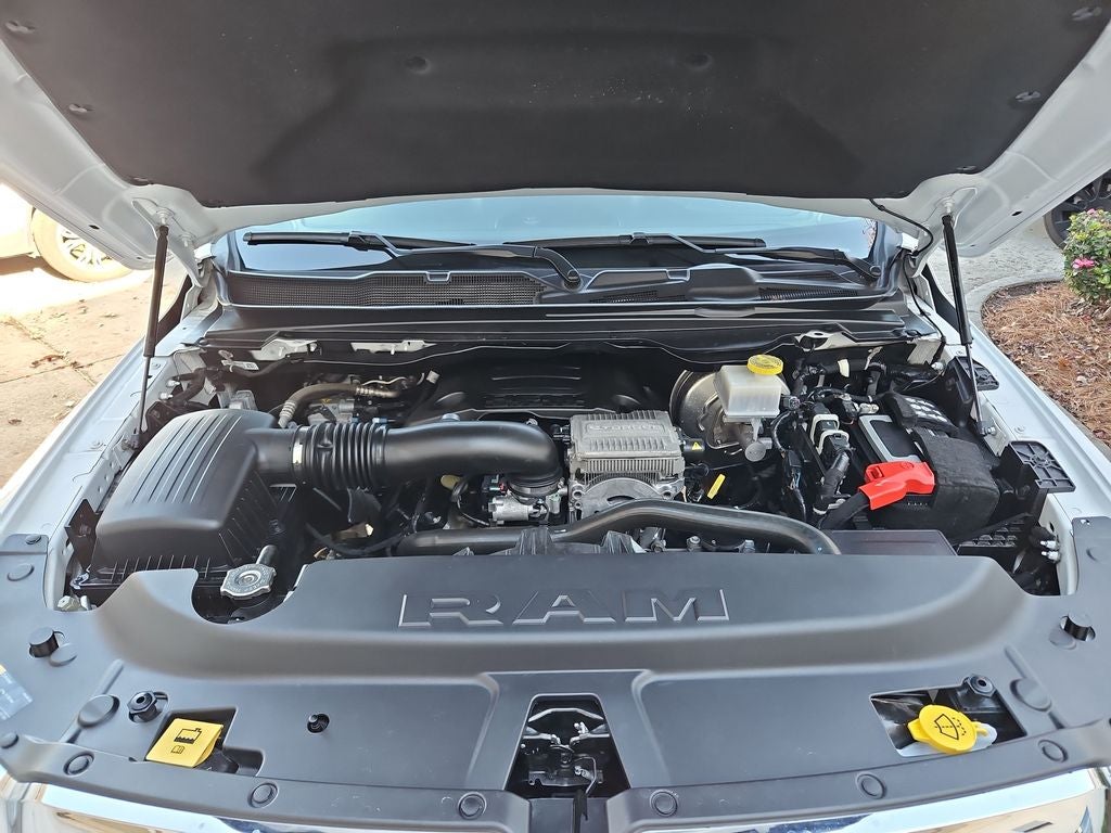 2024 RAM 1500 Laramie HEMI 5.7L 2WD Crew Cab