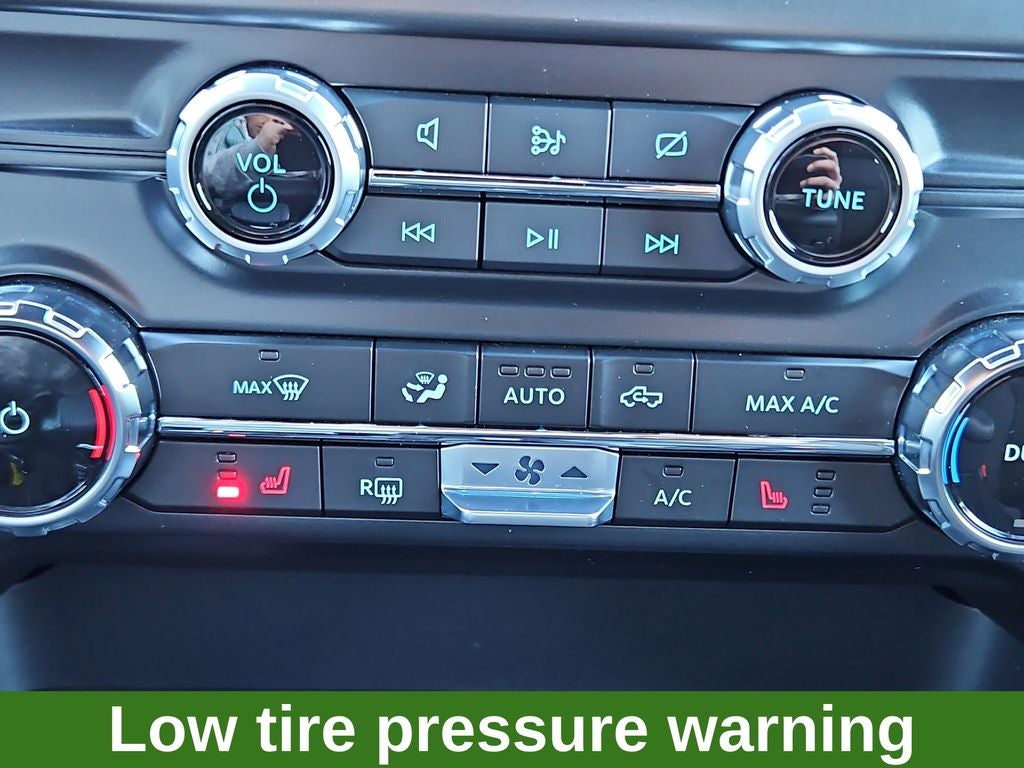 2024 Ford F-150 XLT 4WD SuperCrew FX4 5.0L w/ Black Appearance Pkg