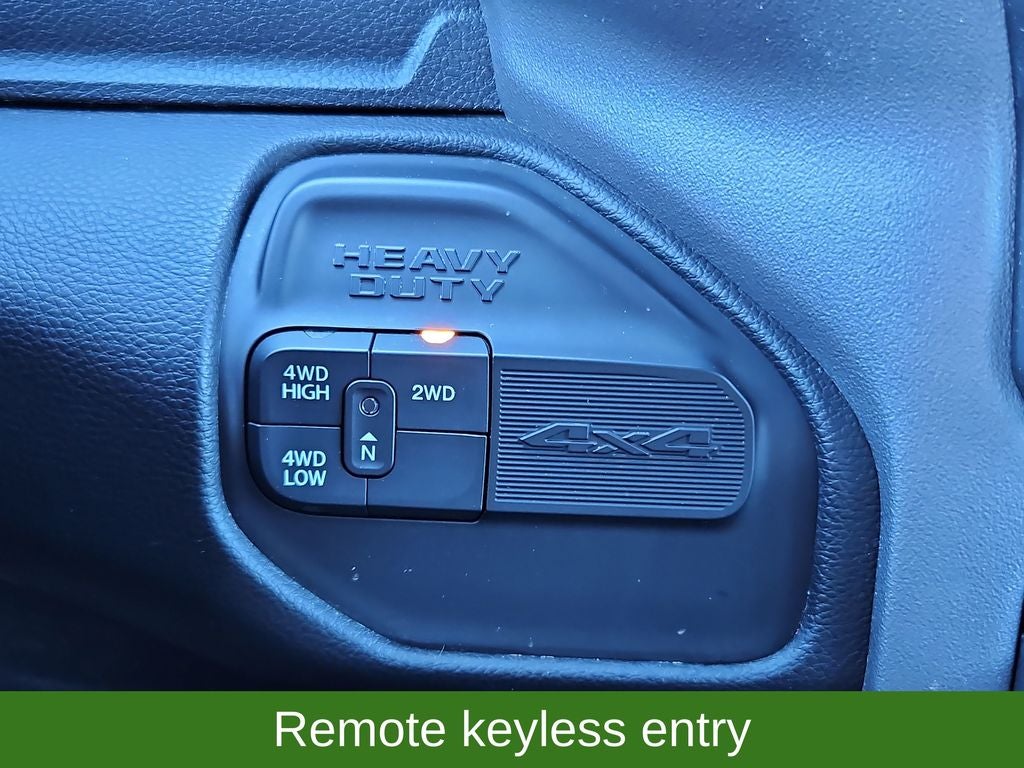 2024 RAM 2500 BIG HORN Crew Cab 4x4 Cummins 6.7L I6 Turbodiesel Crew Cab 4WD 6.7L Turbodiesel