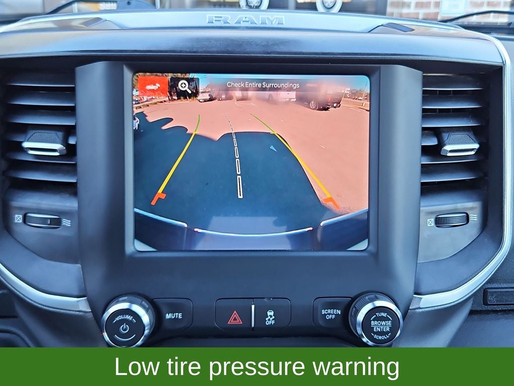 2024 RAM 2500 BIG HORN Crew Cab 4x4 Cummins 6.7L I6 Turbodiesel Crew Cab 4WD 6.7L Turbodiesel