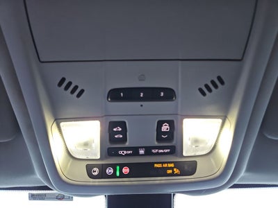 2023 GMC Terrain SLT w/ Tech Pkg. Nav & Skyscape Sunroof