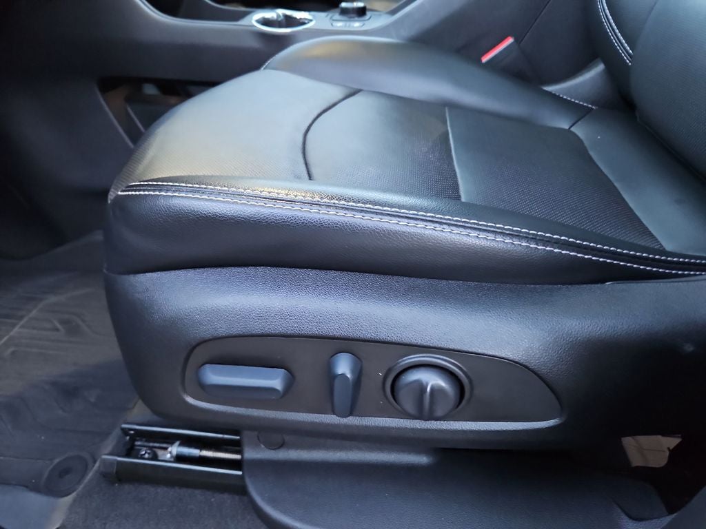 2023 GMC Terrain SLT w/ Tech Pkg. Nav & Skyscape Sunroof