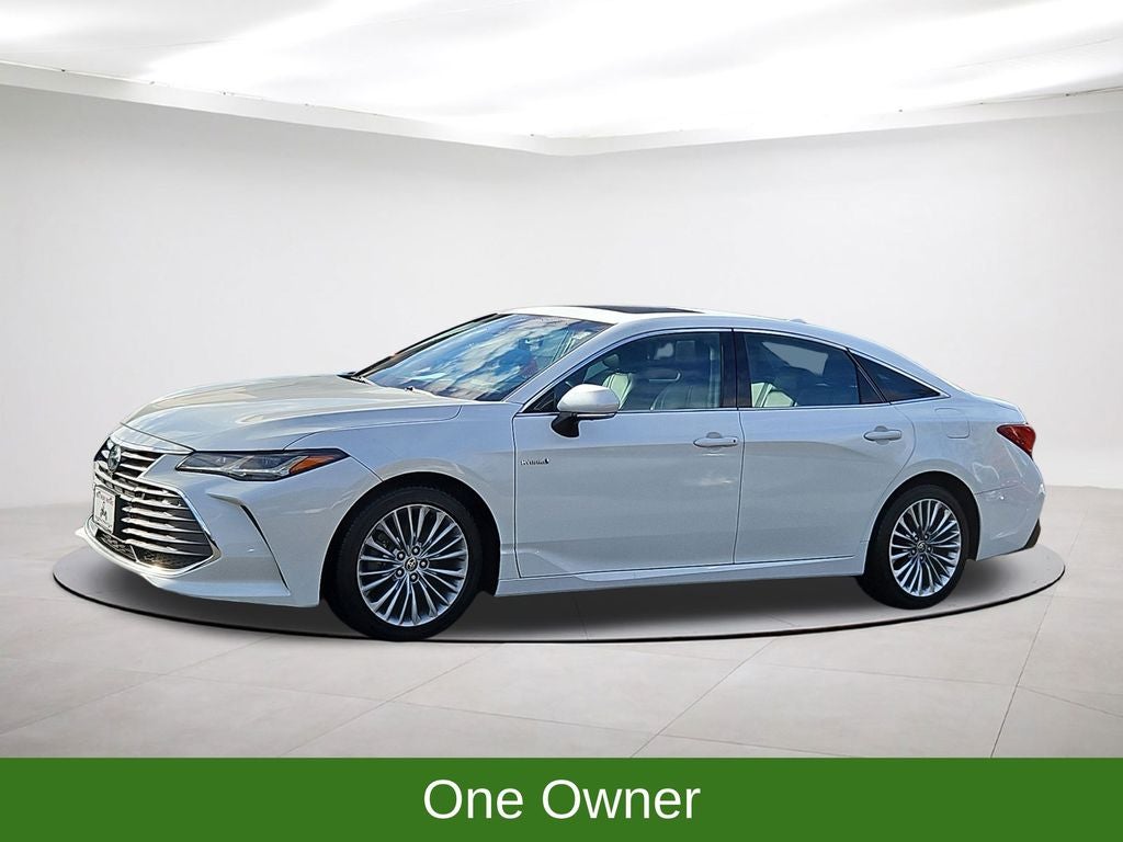 2021 Toyota Avalon Hybrid Limited w/ Nav & Sunroof