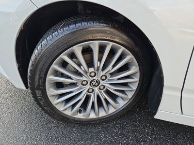 2021 Toyota Avalon Hybrid Limited w/ Nav & Sunroof