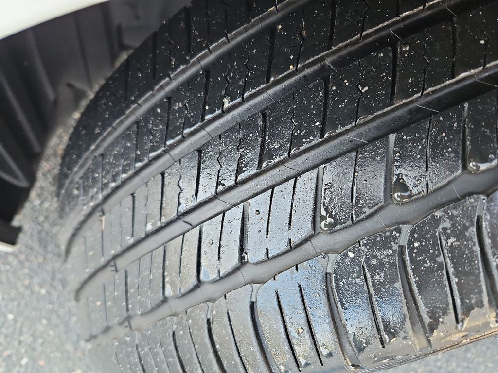 2021 Toyota Avalon Hybrid Limited w/ Nav & Sunroof