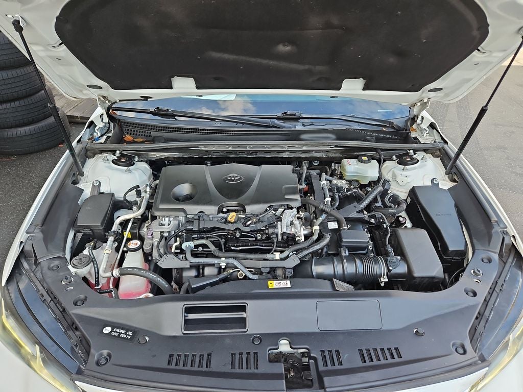 2021 Toyota Avalon Hybrid Limited w/ Nav & Sunroof