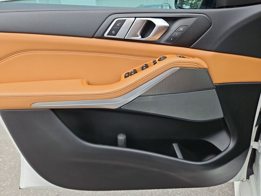 2023 BMW X5 xDrive40i M-Sport w/ Executive Pkg. & Panoramic Su