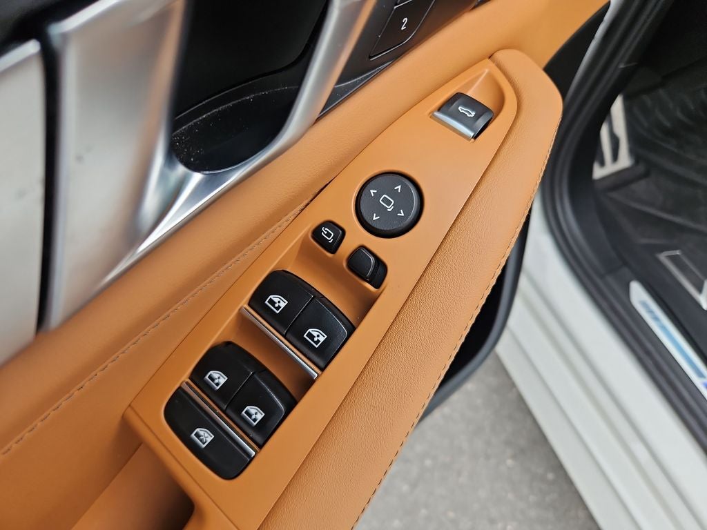 2023 BMW X5 xDrive40i M-Sport w/ Executive Pkg. & Panoramic Su