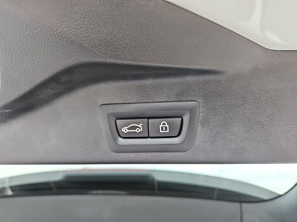 2023 BMW X5 xDrive40i M-Sport w/ Executive Pkg. & Panoramic Su