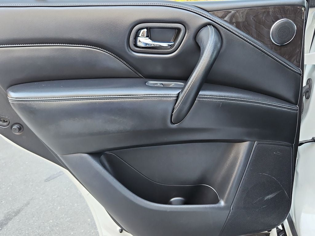 2023 INFINITI QX80 LUXE