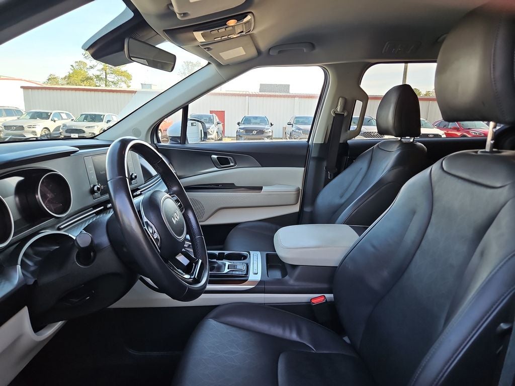 2024 Kia Carnival LX