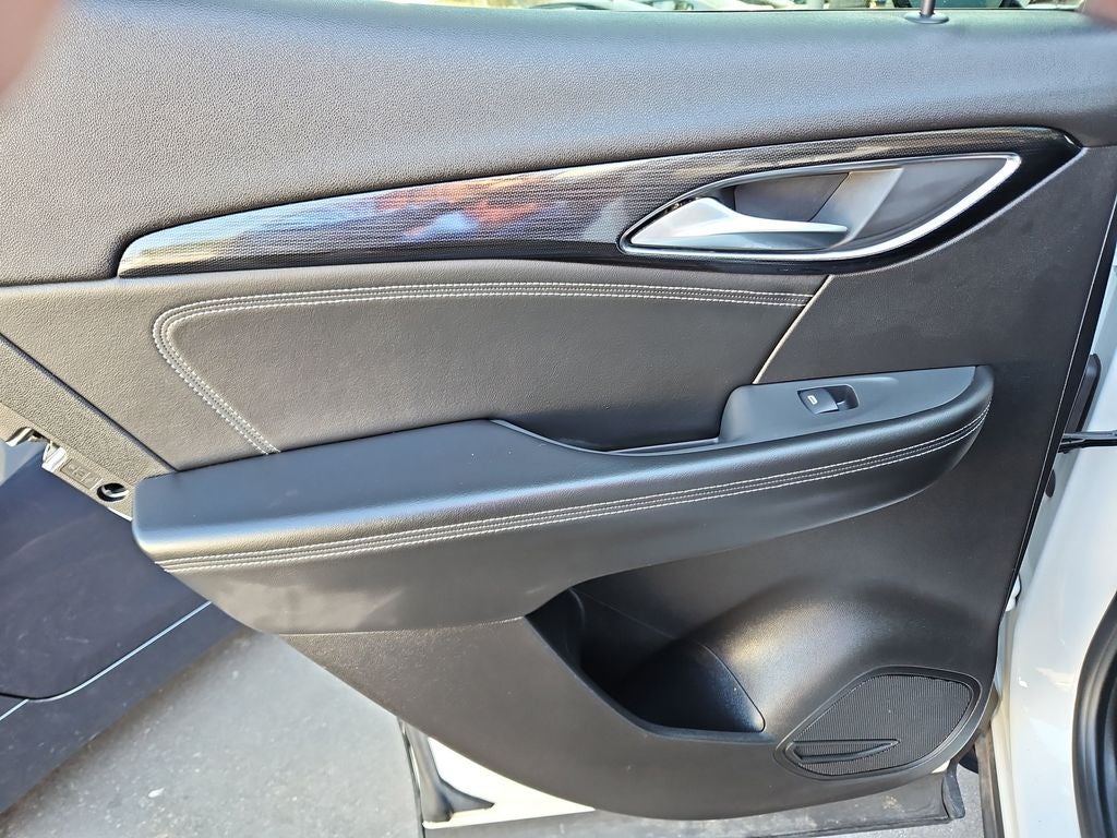 2023 Buick Envision Essence Sport Touring Pkg. & Panoramic Sunroof