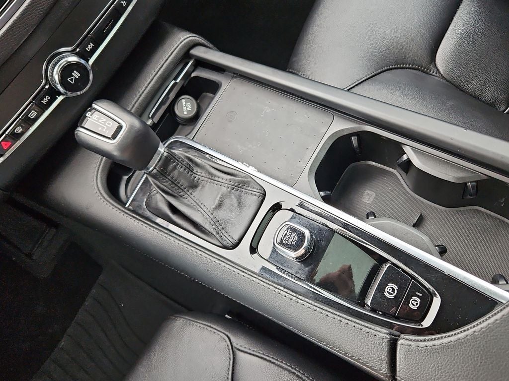 2022 Volvo XC90 T5 Momentum