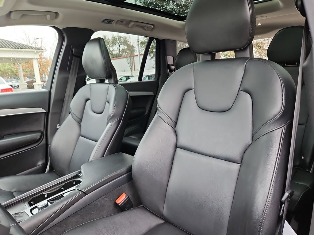 2022 Volvo XC90 T5 Momentum