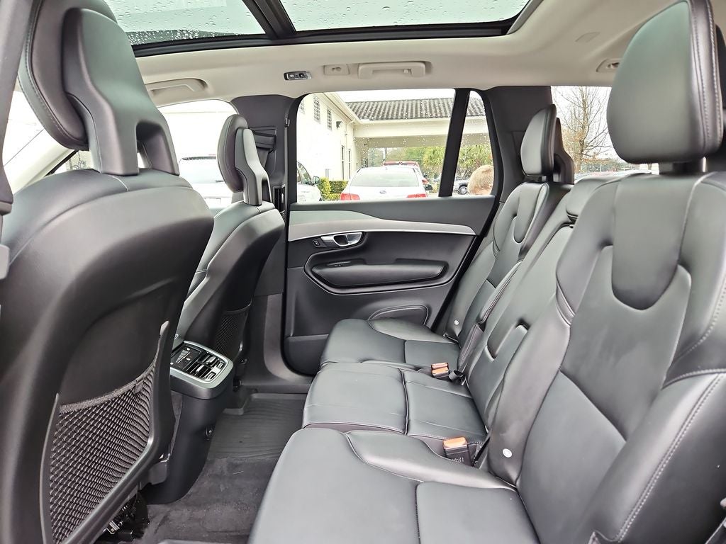 2022 Volvo XC90 T5 Momentum