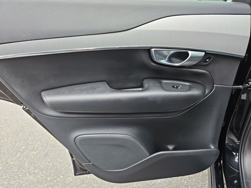 2022 Volvo XC90 T5 Momentum