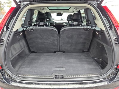 2022 Volvo XC90 T5 Momentum