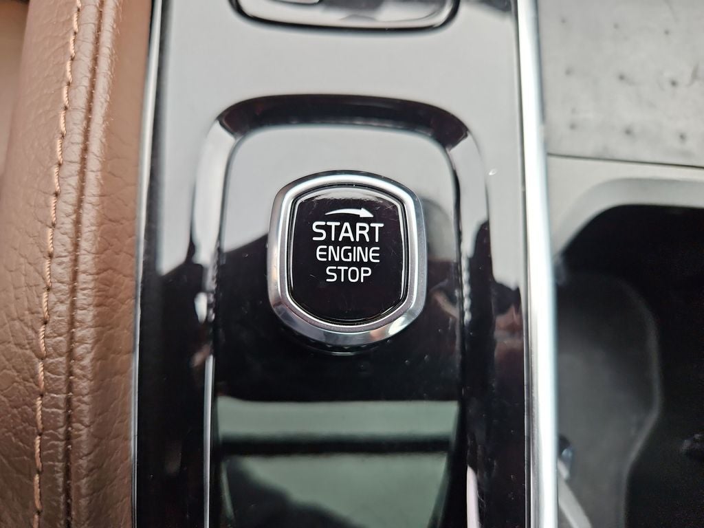 2022 Volvo XC90 Recharge Plug-In Hybrid T8 Inscription Expression 7 Passenger